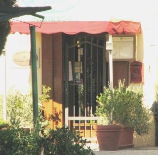Due immagini delle Cinque Querce, il ristorante messo sotto sequestro su richiesta della Procura