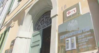 Le sedi delle due associazioni dei commercianti e in basso a destra un po’ di shopping in Corso Italia