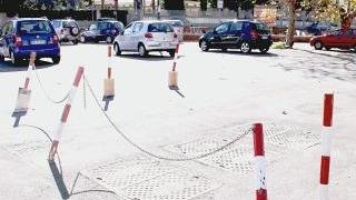 La guerra dei palettiun'arma impropria contro la sosta selvaggia