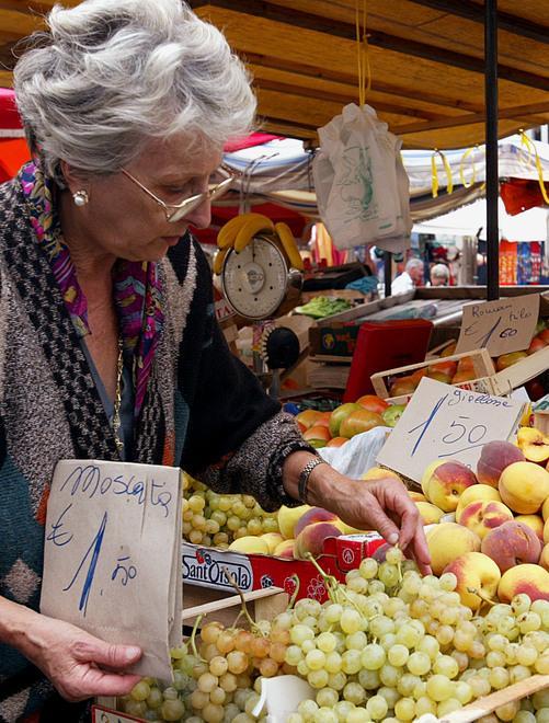 Il “Biologico & tipico” va in piazza Battisti e si dedica alle festività 