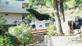 Le ambulanze di fronte all’Hotel della famiglia Tiberto, il Marina 2