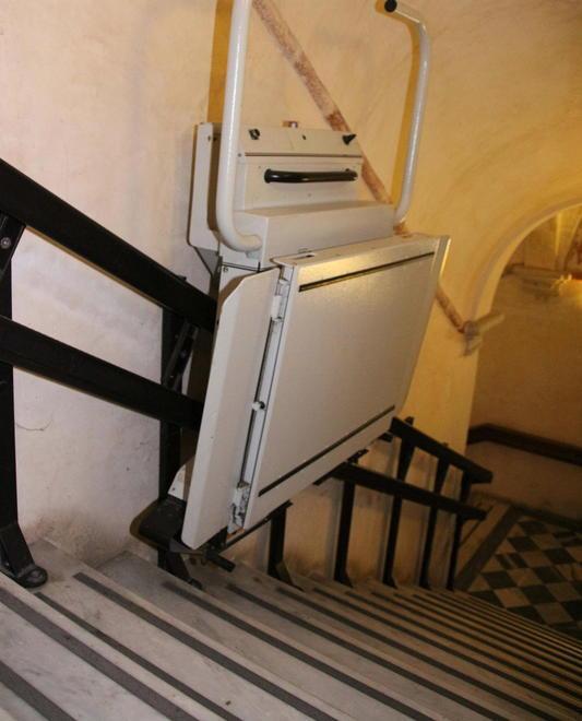 Museo dei Bozzetti inaccessibile per due studenti in carrozzella 
