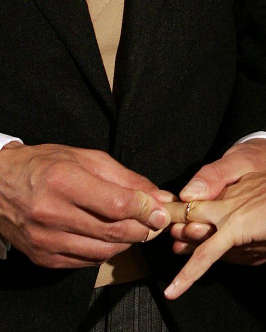 Moglie dichiara un falso reddito per avere un legale a costo zero 