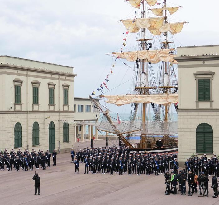 Cerimonia con 198 allievi sul piazzale del Brigantino 