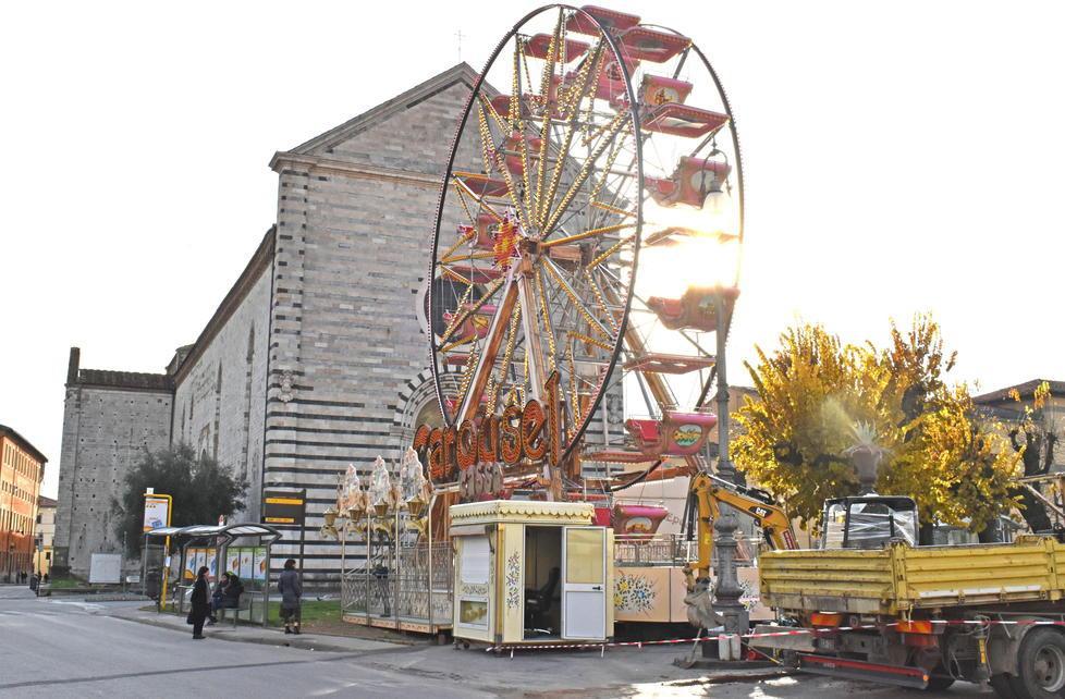 Ecco la ruota panoramica su Fb è subito polemica