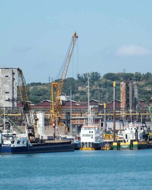 Rossi firma due protocolli per gli insediamenti sul porto 