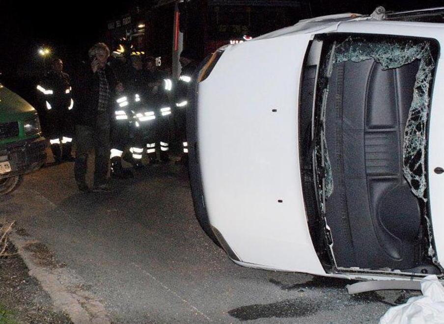 Schianto al Puntone Sessantenne incastrato nell’abitacolo dell’auto