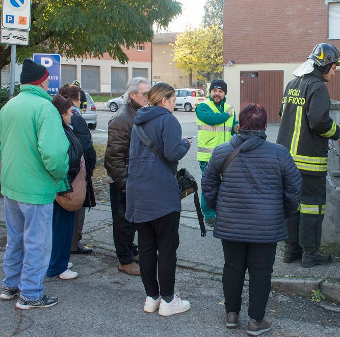 Forte odore di gas dalle fogne Evacuate all’alba 14 famiglie 