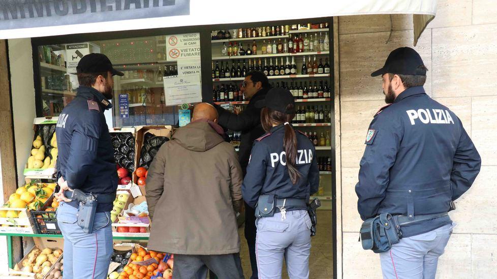 Alcolici venduti fuori orario Punito il minimarket recidivo 