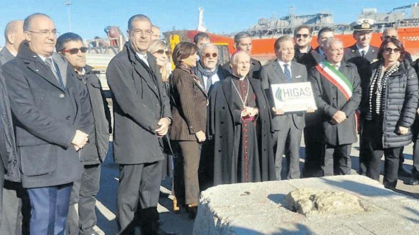 La posa della prima pietra della struttura (foto pinna)