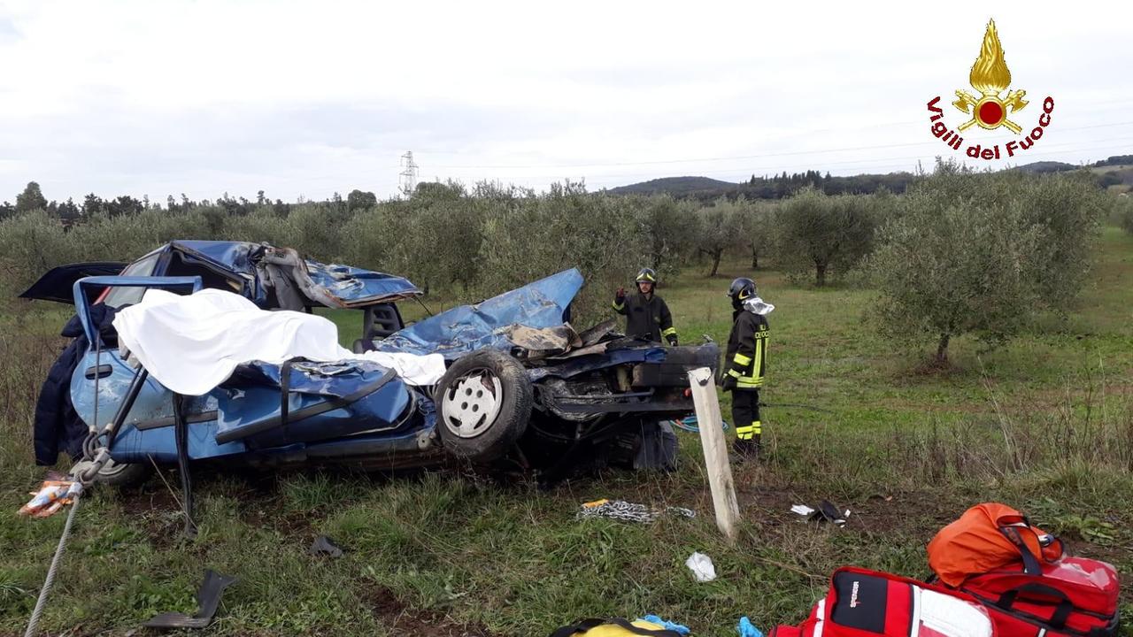 L'auto rimasta coinvolta nello scontro su cui viaggiava il 43enne deceduto