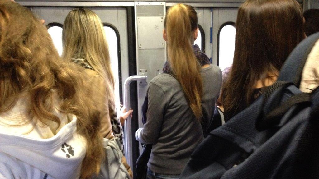 Proteste dei pendolari per i treni sovraffollati (foto d'archivio