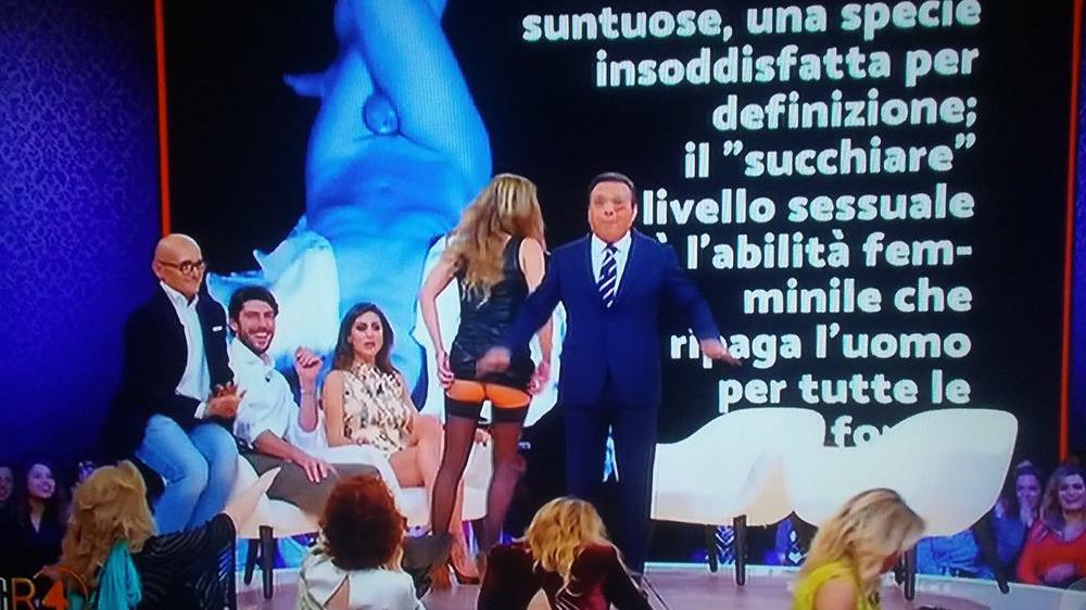 La scrittrice livornese, la pornopolitica antisistema e il suo potenziale tossico - Il commento