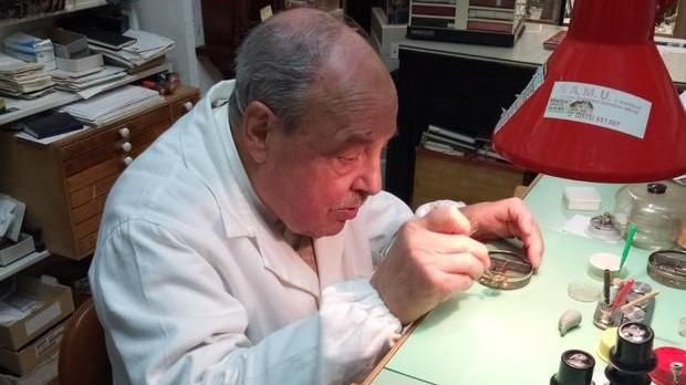 Carmelo Marchese nel suo laboratorio di Campo Tizzoro