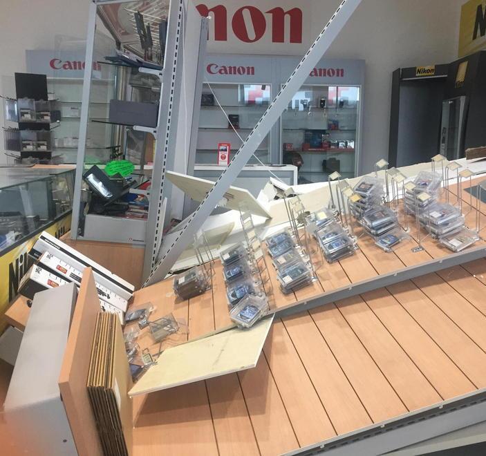 Il titolare: «Bisogna chiudere questo quadrato con le sbarre» 