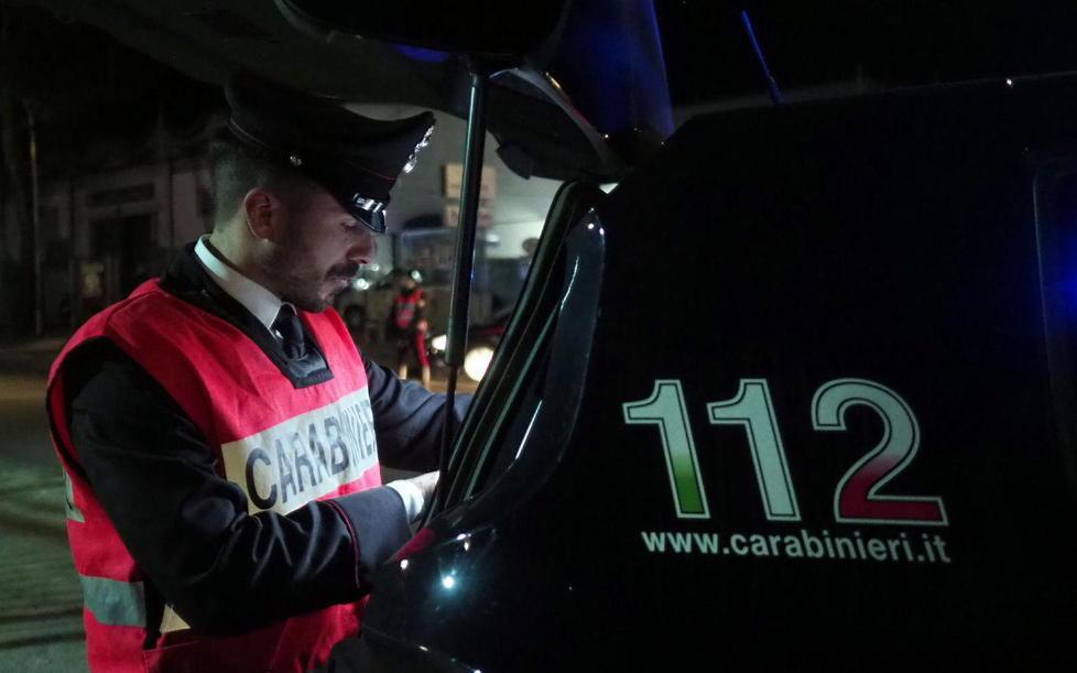 Aveva smarrito i documenti ma in caserma lo arrestano 