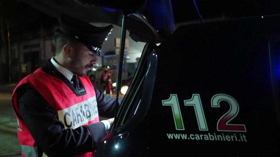 Aveva smarrito i documenti ma in caserma lo arrestano