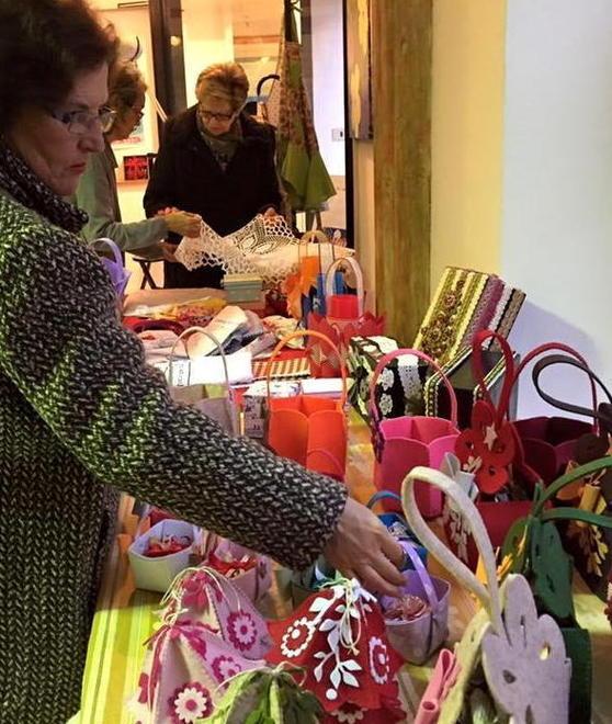 Al Mercatino delle nonne i lavori della tradizione 
