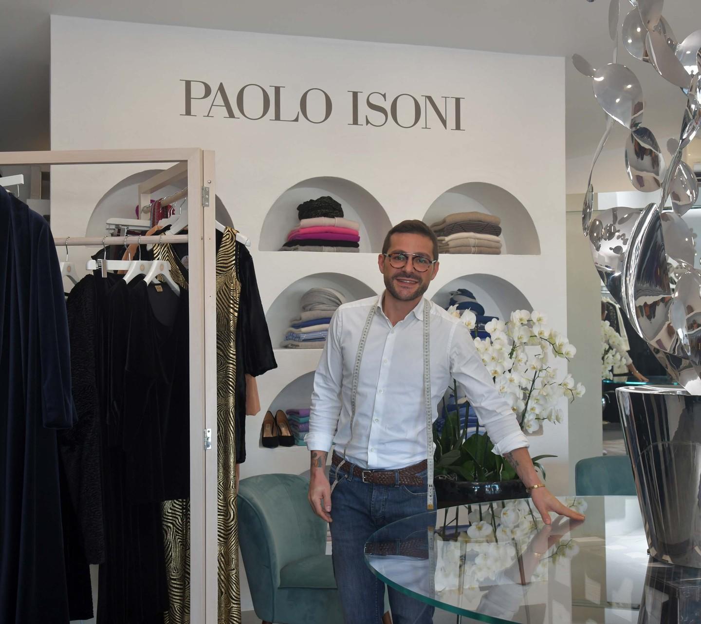Paolo Isoni a Porto Rotondo: donne forti e vestiti da sogno per scordare lo spread 