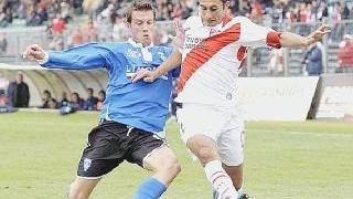 A sinistra Simone Iacoponi in azione nel corso della partita giocata sabato scorso (da titolare) a Mantova Sopra il serbo Nikola Gulan, arrivato in estate dalla Fiorentina con la formula del prestito, durante la sfida contro il Piacenza e, a destra, il difensore centrale Gabriele Angella nel match col Cittadella