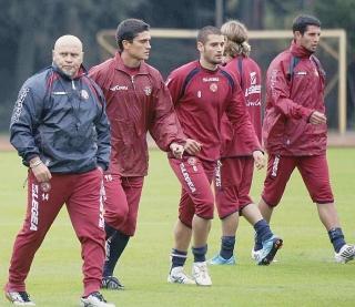<strong> PRIMO CIAK.</strong> Serse Cosmi sul campo insieme a Perticone, Candreva, Moro e Miglionico