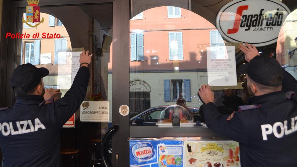 Clienti pregiudicati e continui schiamazzi Chiuso il bar Elisa