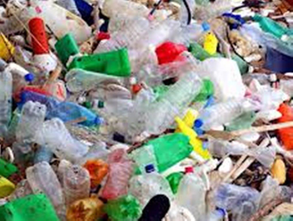 Riciclo della plastica, nuovo allarme per il pianeta