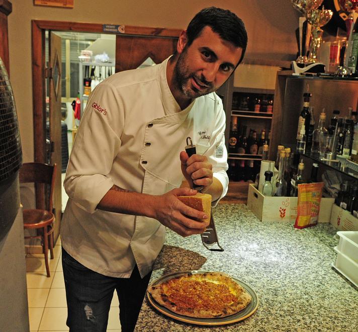 Maranello. "La Bufala", se la pizza con il ragù conquista i palati dei gourmet 