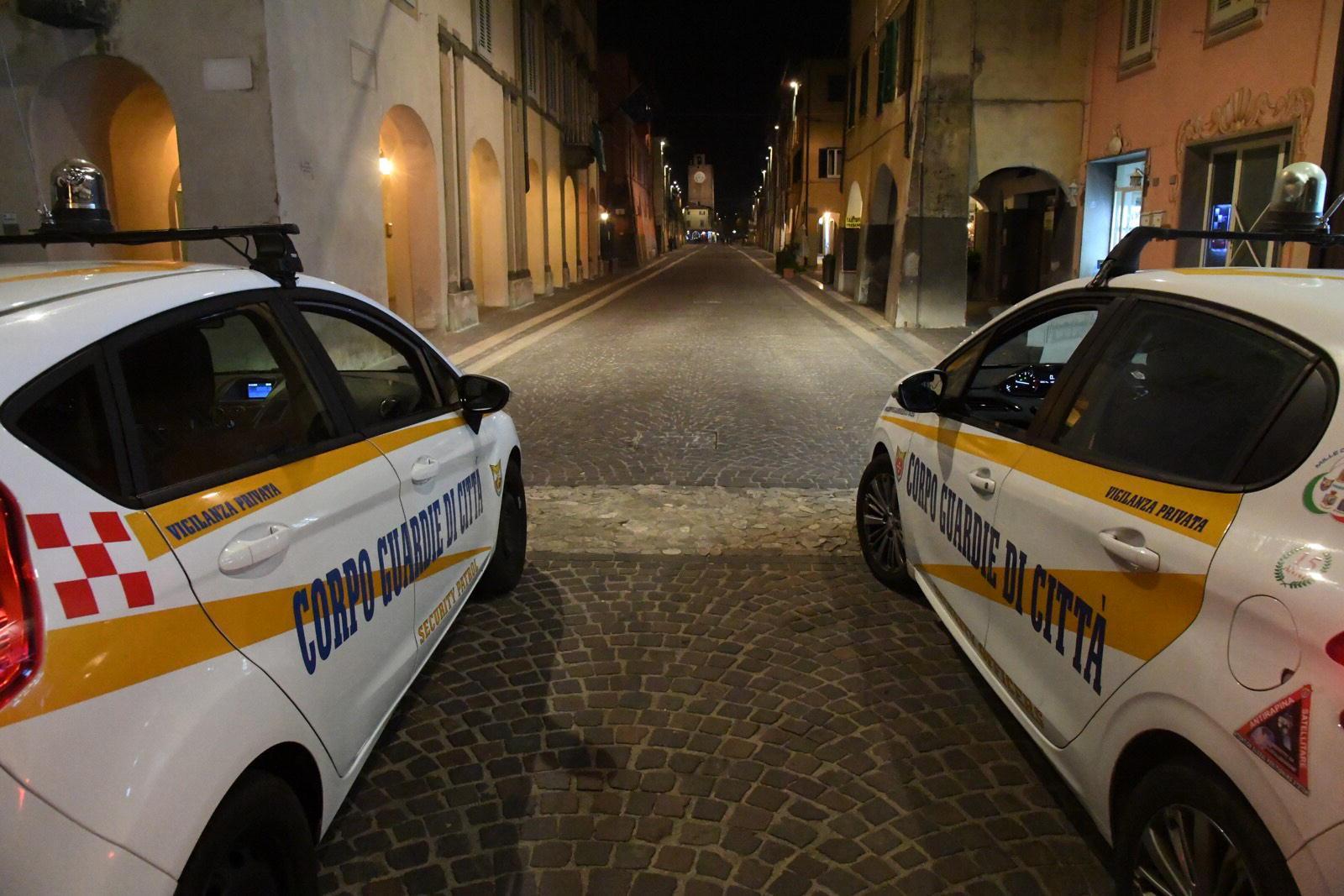 Le pattuglie del Corpo Guardie di Città in centro a Casciana