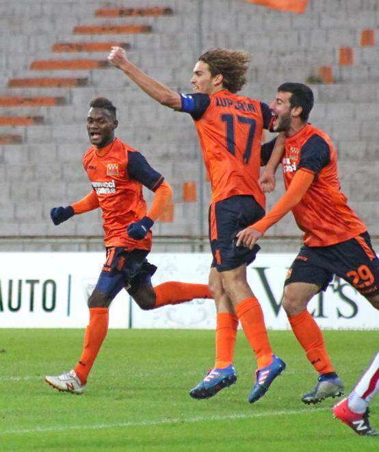 L'esultanza degli arancioni dopo un gol di Luperini