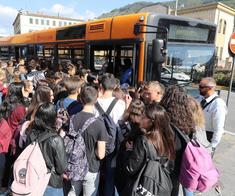 Aumento dei biglietti, solo tre Comuni rispondono agli studenti 
