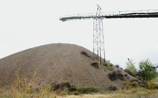 Il materiale accumulato nella discarica sequestrata vicino al Cornia