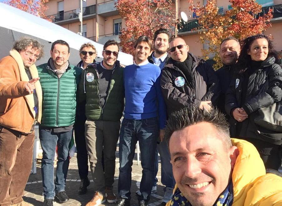 Pontedera SiCura regala il tricolore ai cittadini e presenta i candidati