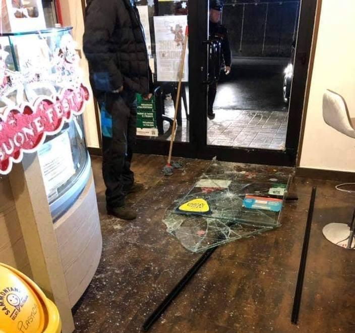 Spaccata al bar Dal Centurione rubati 800 euro dalla cassa 