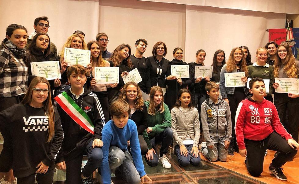 Studenti meritevoli consegnate dal Comune 18 borse di studio 