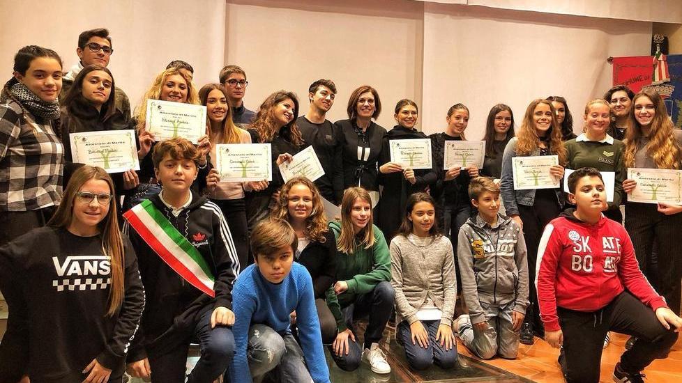 Studenti meritevoli consegnate dal Comune 18 borse di studio