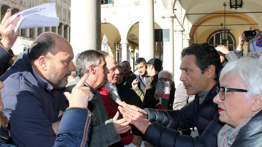 «Nogarin ripensaci» la protesta dei 150 contro i posteggi blu