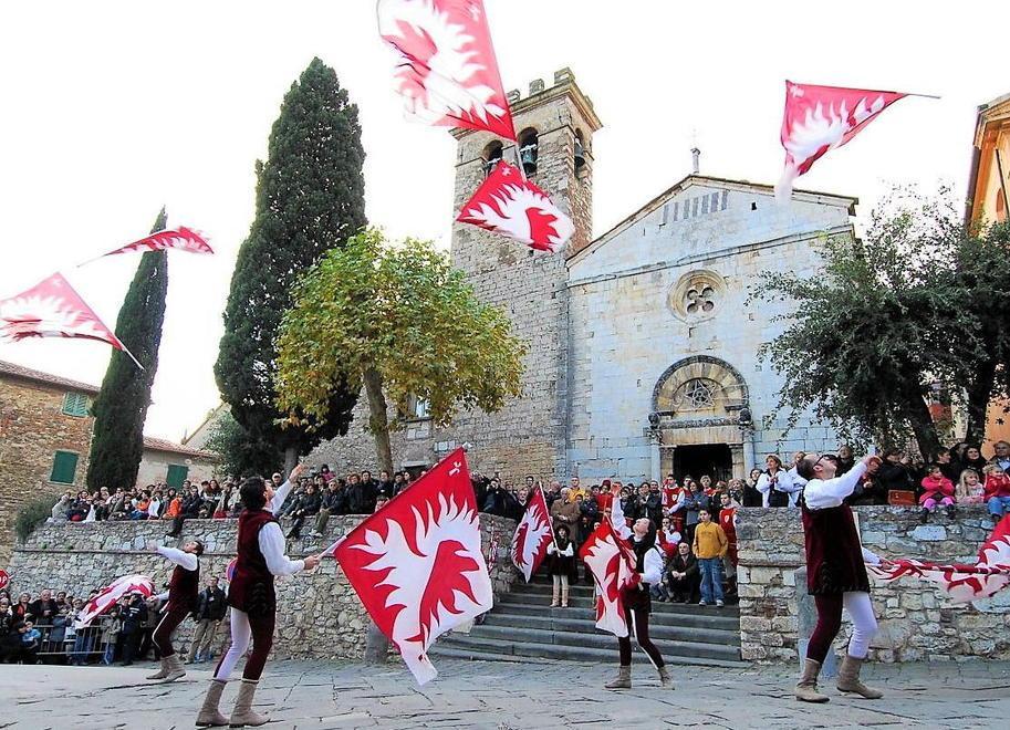 Alla sagra del cinghiale tra prelibatezze e folklore 