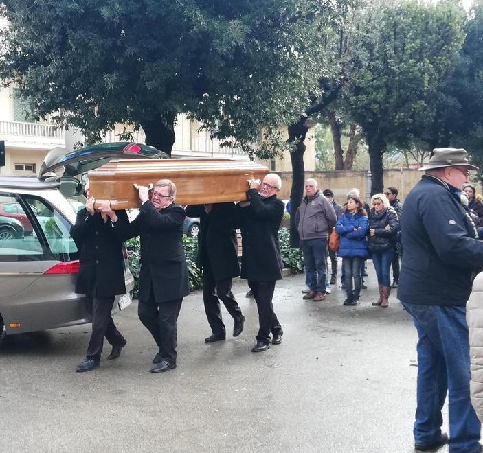 Folla al funerale di Raspollini I ricordi commossi del sindaco 