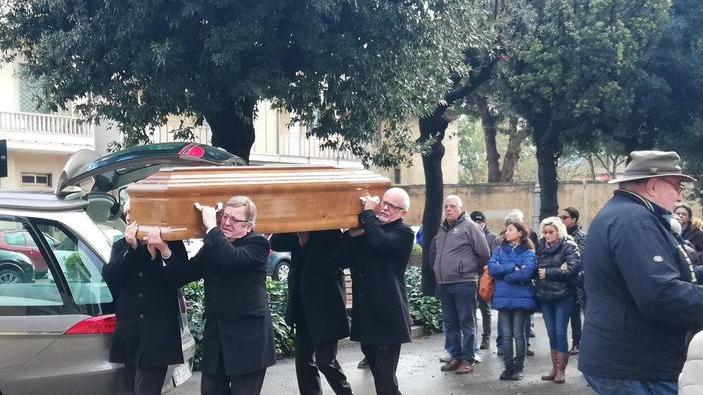 Folla al funerale di Raspollini I ricordi commossi del sindaco