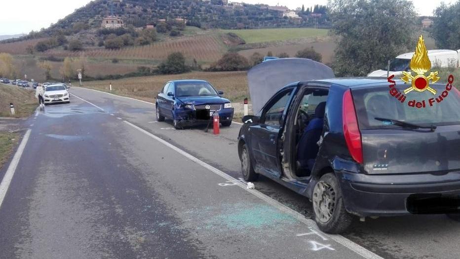 Cipressino, scontro tra auto