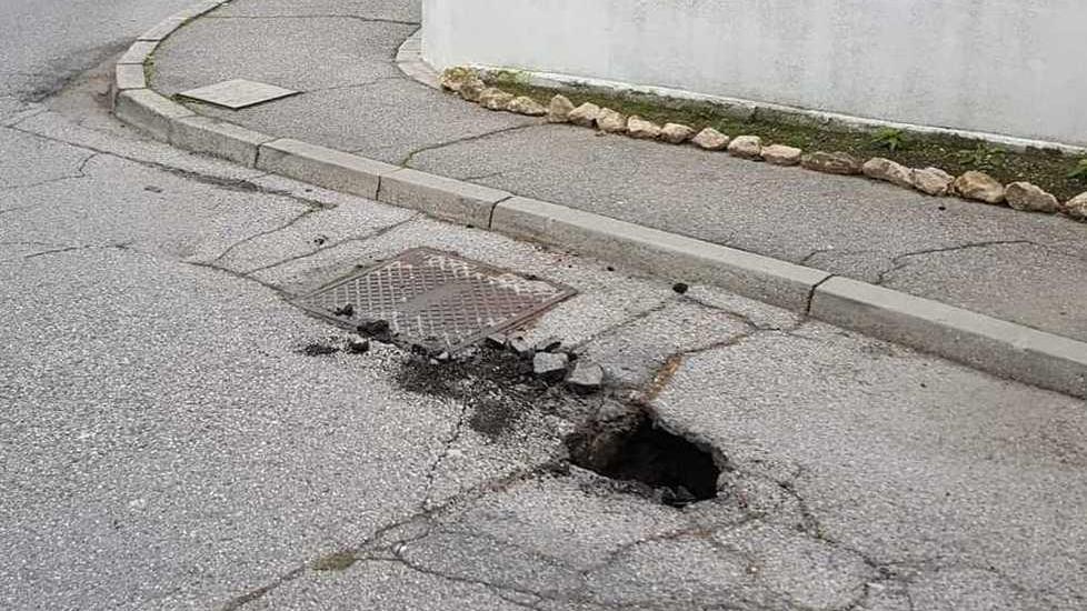 Voragine in strada, pericolo