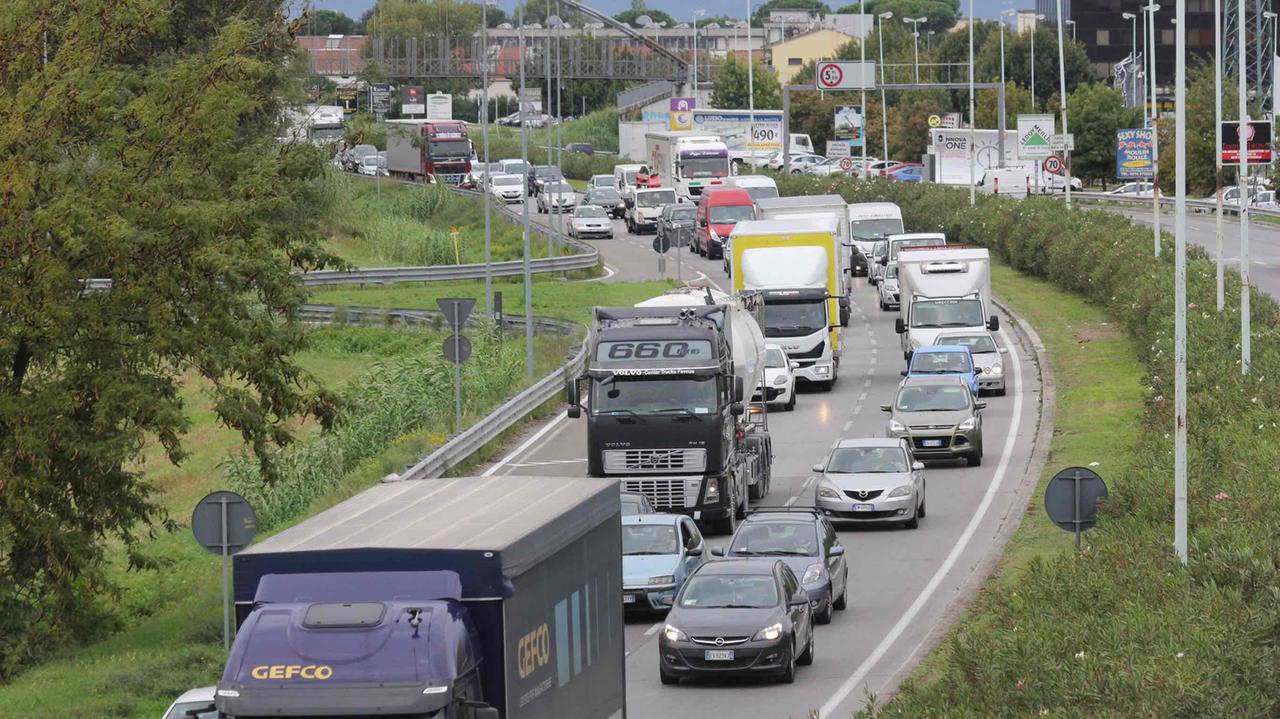 Auto in coda sulla Firenze-mare