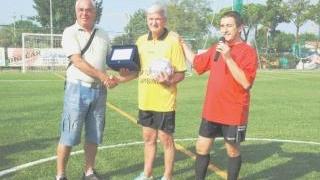 La premiazione di Luciano Galoppini, al centro della foto