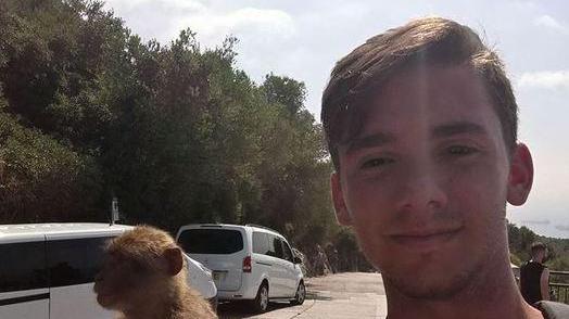 In sei sull'auto finiscono nel dirupo: muore il 25enne Sergio Giacobazzi