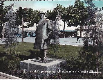 La statua di Giacomo Puccini contesa fra Viareggio e Torre del Lago 