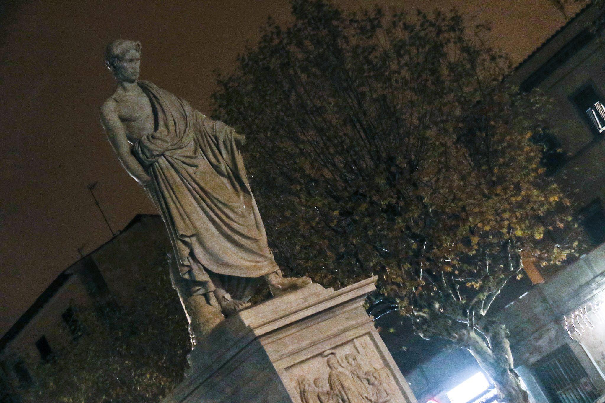 Il “nuovo” Leopoldo II, inaugurata in piazza XX la statua restaurata 