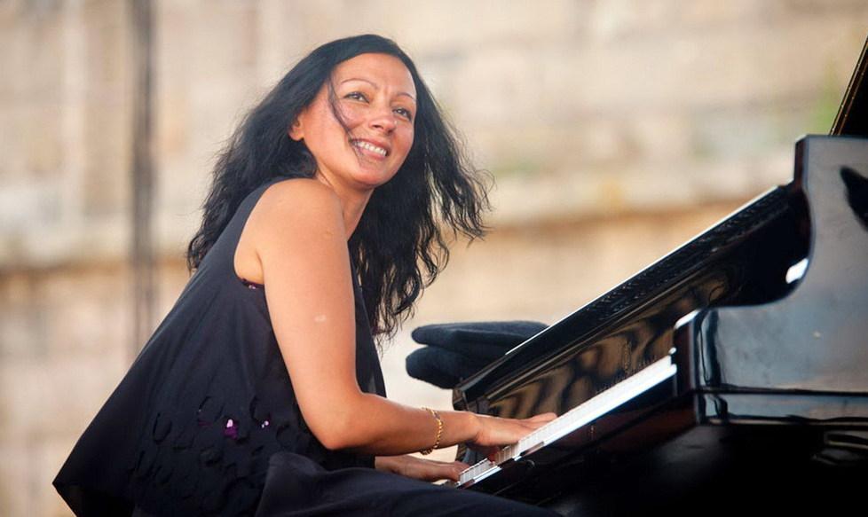 Serata live ad Abate Road con la Little Big Band e il pianoforte di Amina 