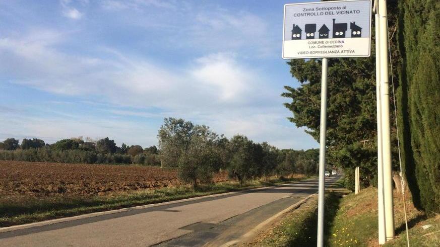 «Hai il cancello aperto» Il vicino diventa vigilante