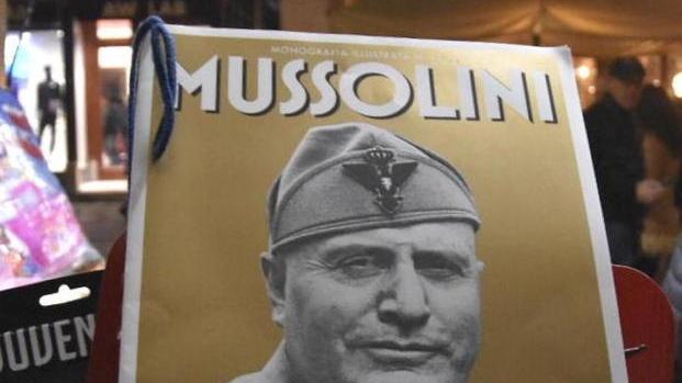 Calendario di Mussolini, Anpi agli edicolanti: né esposizione né vendita